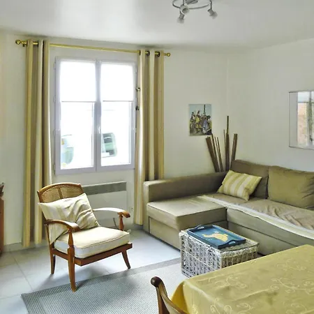 Apartman With Terrace Near The Beach