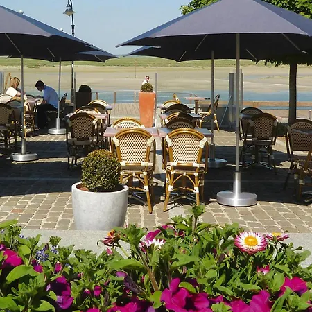 With Terrace Near The Beach Apartman